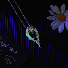 Load image into Gallery viewer, Glowing Wolf Necklace