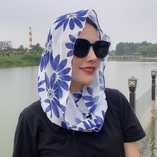Load image into Gallery viewer, Beaded Pendant Scarf