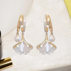 Apricot Leaf Pearl Earrings
