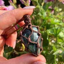 Load image into Gallery viewer, Waxed Necklace Cord For Crystal Pendant