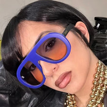 Load image into Gallery viewer, Women's Ombre Oval Tinted Sunglasses