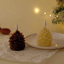Load image into Gallery viewer, Flammeløse Pinecone stearinlys