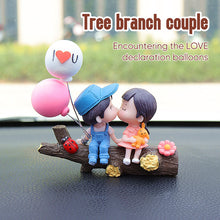Load image into Gallery viewer, Tree Branch Couple Figurine