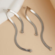 Load image into Gallery viewer, Snake Chain Drop Earrings