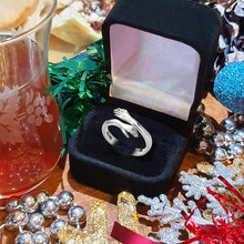 Load image into Gallery viewer, Couple Hug Ring
