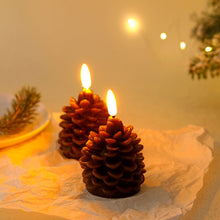 Load image into Gallery viewer, Flammeløse Pinecone stearinlys