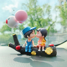 Load image into Gallery viewer, Tree Branch Couple Figurine