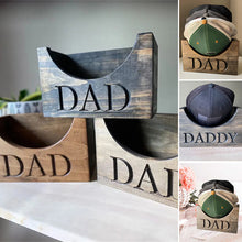 Load image into Gallery viewer, Pappa hattholder i tre