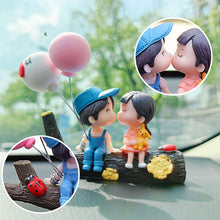 Load image into Gallery viewer, Tree Branch Couple Figurine