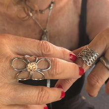 Load image into Gallery viewer, Vintage Floral Ring
