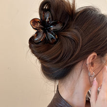 Load image into Gallery viewer, Flower Design Hair Claws