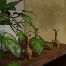 Load image into Gallery viewer, Morsom dyre skrivebord statue
