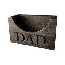 Load image into Gallery viewer, Pappa hattholder i tre