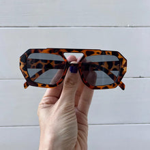 Load image into Gallery viewer, Tortoiseshell Leopard Print Sun Shades