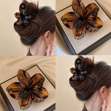 Load image into Gallery viewer, Flower Design Hair Claws