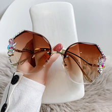 Load image into Gallery viewer, Woman Rimless Diamond Sunglasses
