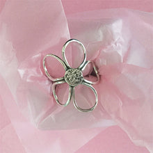 Load image into Gallery viewer, Vintage Floral Ring
