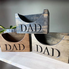 Load image into Gallery viewer, Pappa hattholder i tre