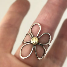 Load image into Gallery viewer, Vintage Floral Ring