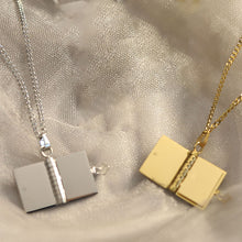 Load image into Gallery viewer, Openable Book Necklace