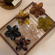Load image into Gallery viewer, Flower Design Hair Claws