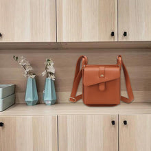 Load image into Gallery viewer, Leather shoulder bag with unique design