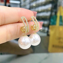 Load image into Gallery viewer, Fashion Pearl Earrings