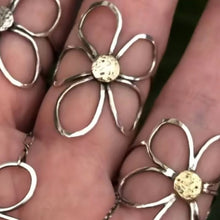 Load image into Gallery viewer, Vintage Floral Ring