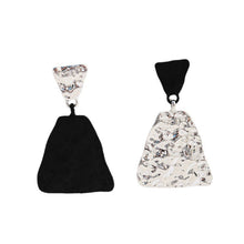 Load image into Gallery viewer, Black And White Colorblock Earrings