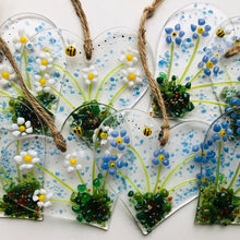 Load image into Gallery viewer, Heart Shaped Flower Pendant
