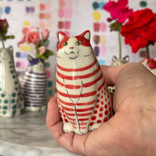 Load image into Gallery viewer, Polka Dot Cat Vase
