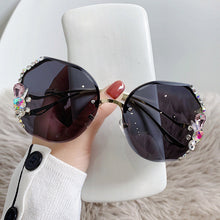 Load image into Gallery viewer, Woman Rimless Diamond Sunglasses