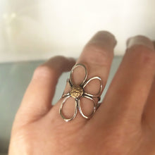 Load image into Gallery viewer, Vintage Floral Ring