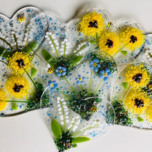 Load image into Gallery viewer, Heart Shaped Flower Pendant
