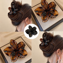 Load image into Gallery viewer, Flower Design Hair Claws