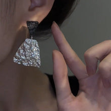 Load image into Gallery viewer, Black And White Colorblock Earrings