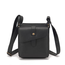Load image into Gallery viewer, Leather shoulder bag with unique design