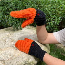 Load image into Gallery viewer, Funny Crochet Goose Mittens