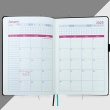Load image into Gallery viewer, 2025 En Dag En Side Daglig Planner - Din Ultimate Gavekalender