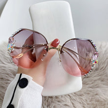 Load image into Gallery viewer, Woman Rimless Diamond Sunglasses