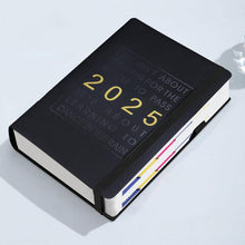 Load image into Gallery viewer, 2025 En Dag En Side Daglig Planner - Din Ultimate Gavekalender