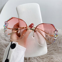 Load image into Gallery viewer, Woman Rimless Diamond Sunglasses