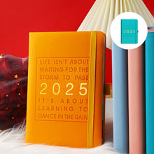 Load image into Gallery viewer, 2025 En Dag En Side Daglig Planner - Din Ultimate Gavekalender