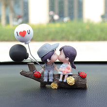 Load image into Gallery viewer, Tree Branch Couple Figurine