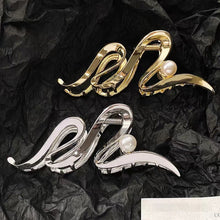 Load image into Gallery viewer, Women&#39;s Pearl Hair Clip Claw