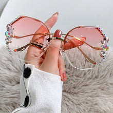 Load image into Gallery viewer, Woman Rimless Diamond Sunglasses