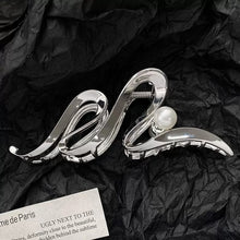 Load image into Gallery viewer, Women&#39;s Pearl Hair Clip Claw